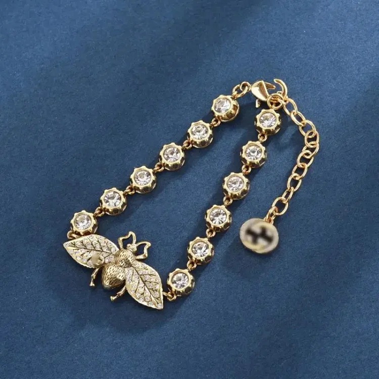 Light luxury of European and American retro classic little bee diamond bracelet/super !!