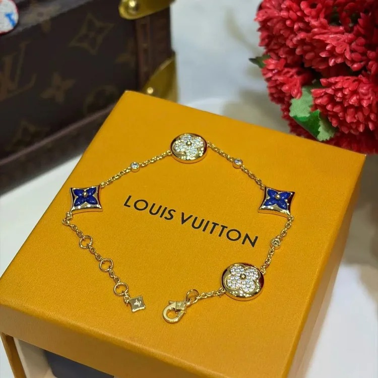 Light luxury of European and American retro classic little bee diamond bracelet/super !!