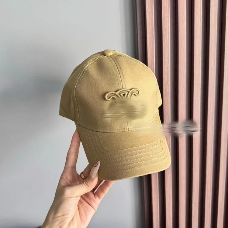 Super stylish and looks small! The hottest street trend baseball cap with letter embroidery, black and white sun visor