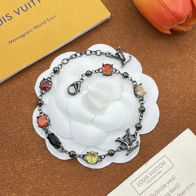 IV Hand jewelry