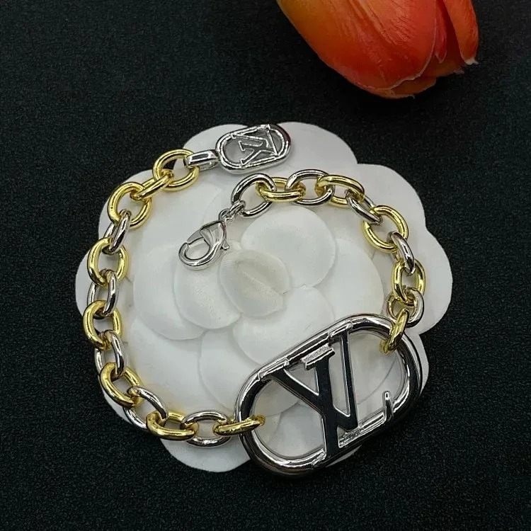 IV Hand jewelry