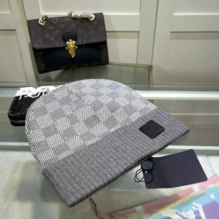Special items of fashion hats are not returnable