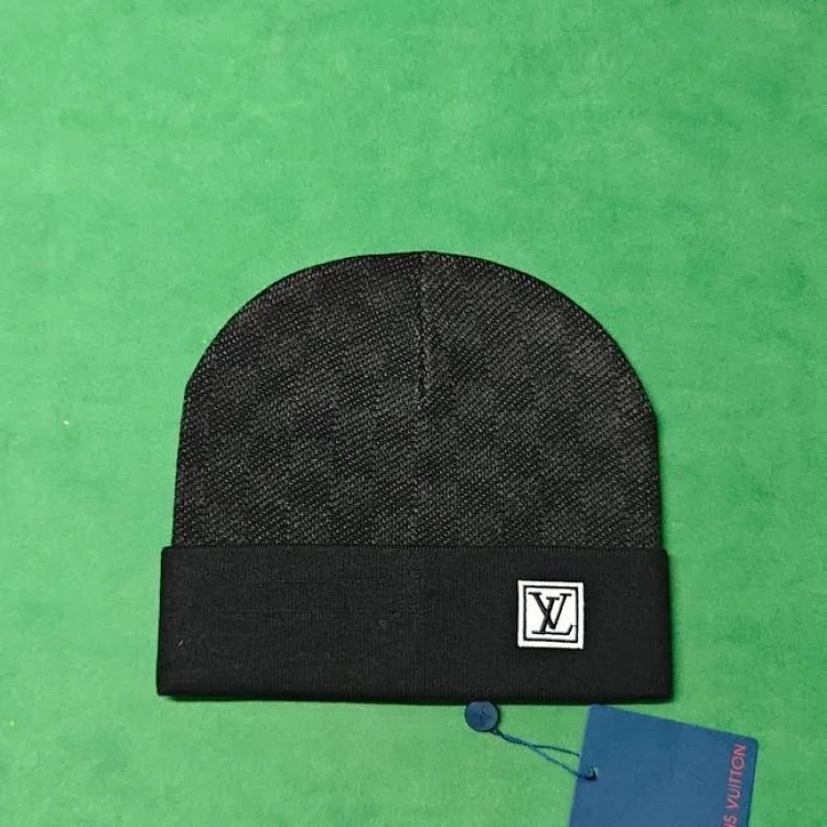 Special items of fashion hats are not returnable