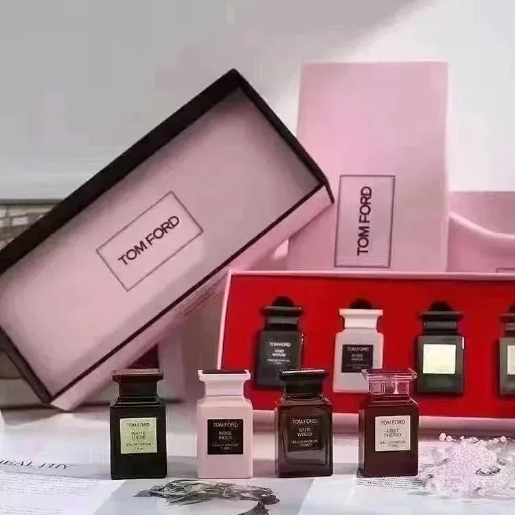 Fashionable and Popular Perfume Set (P-0103)