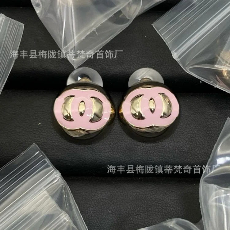 25c new high small fragrant style earrings for girls European and American double C retro small fragrant earrings ladies pearl earrings