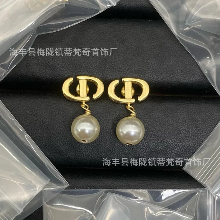 Dior New Versatile Vintage Pearl Earrings