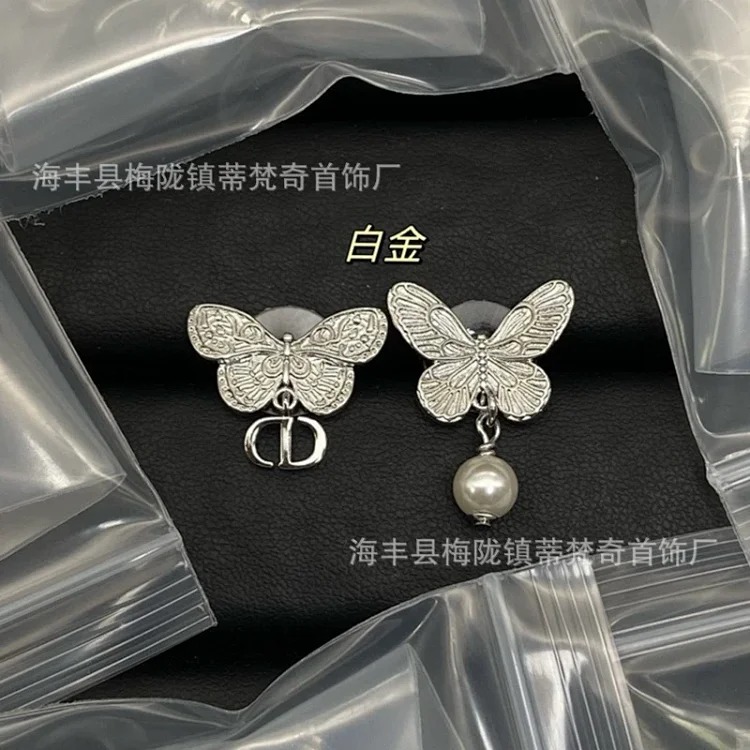 Dior New Versatile Vintage Pearl Earrings