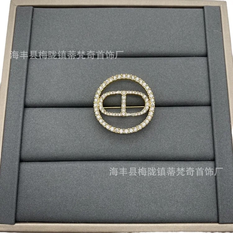 Dior Vintage Pearl Fashion Accessory