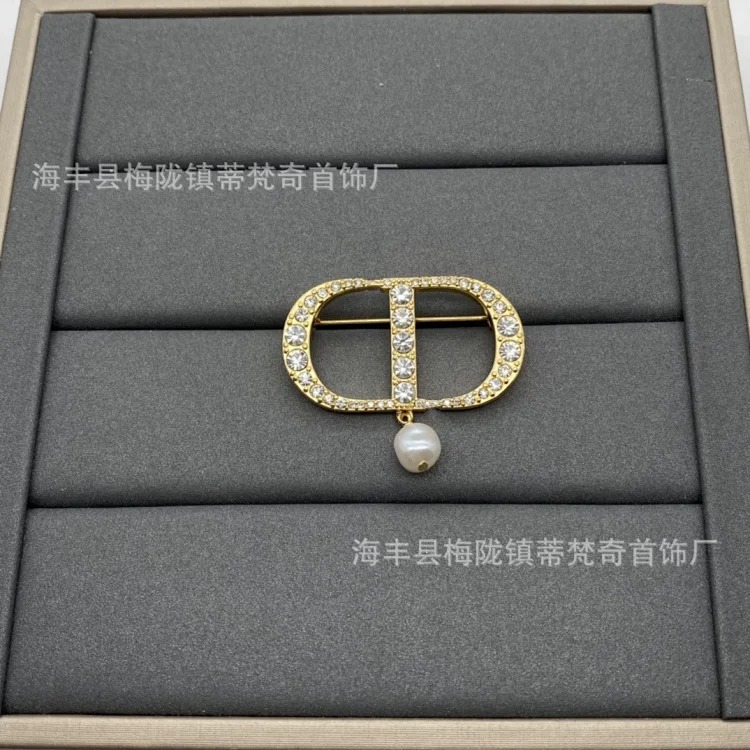 Dior Vintage Pearl Fashion Accessory