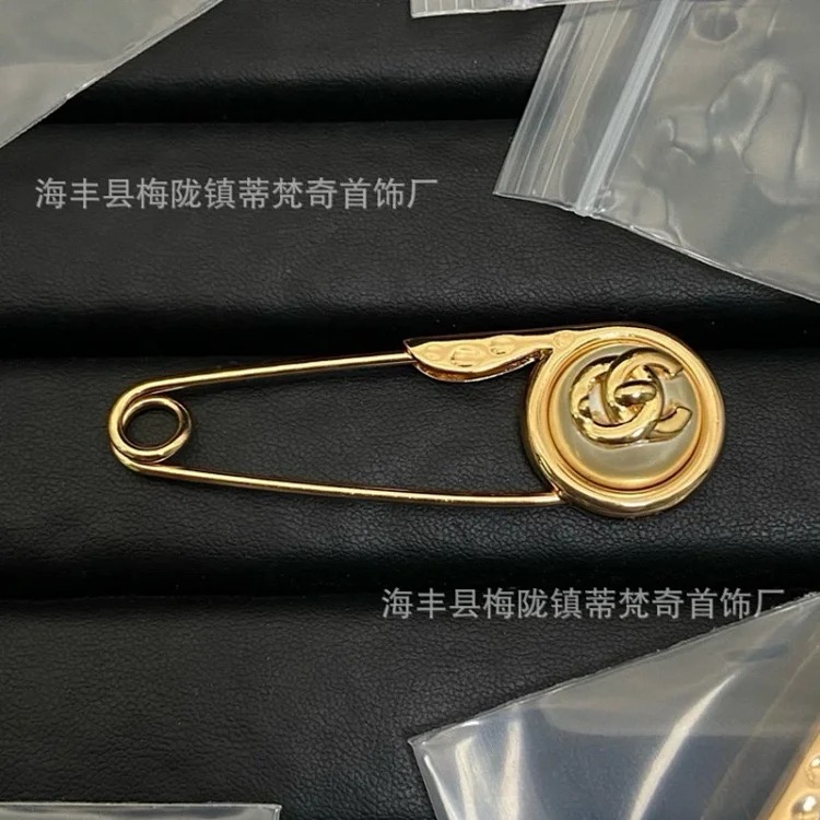 Chanel Luxury Versatile Pearl Fashion Accessory