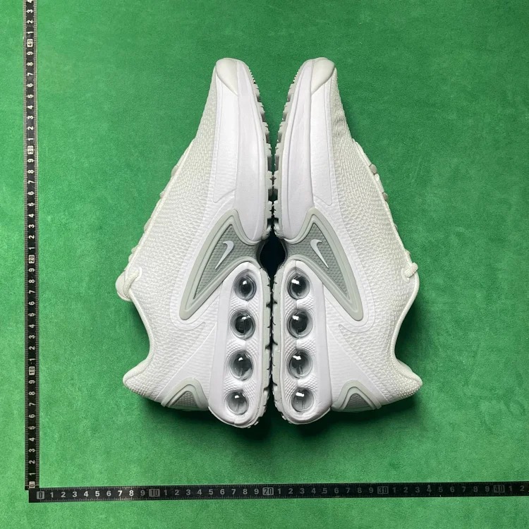 L7W sports air shoes