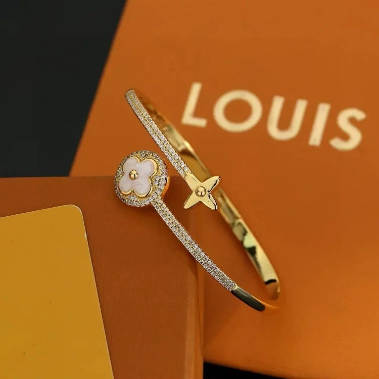 High version steel stamped small fragrance style vintage bracelet