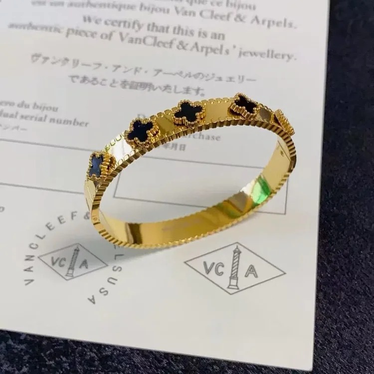 High version steel stamped small fragrance style vintage bracelet