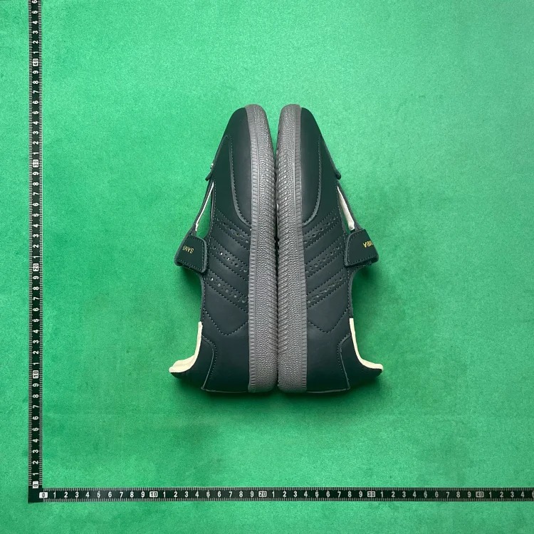 Sneakers 79