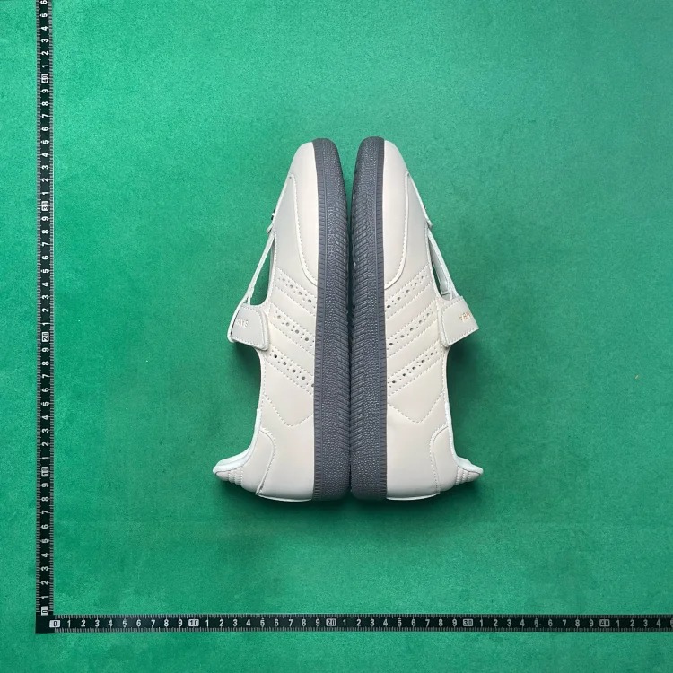 Sneakers 79